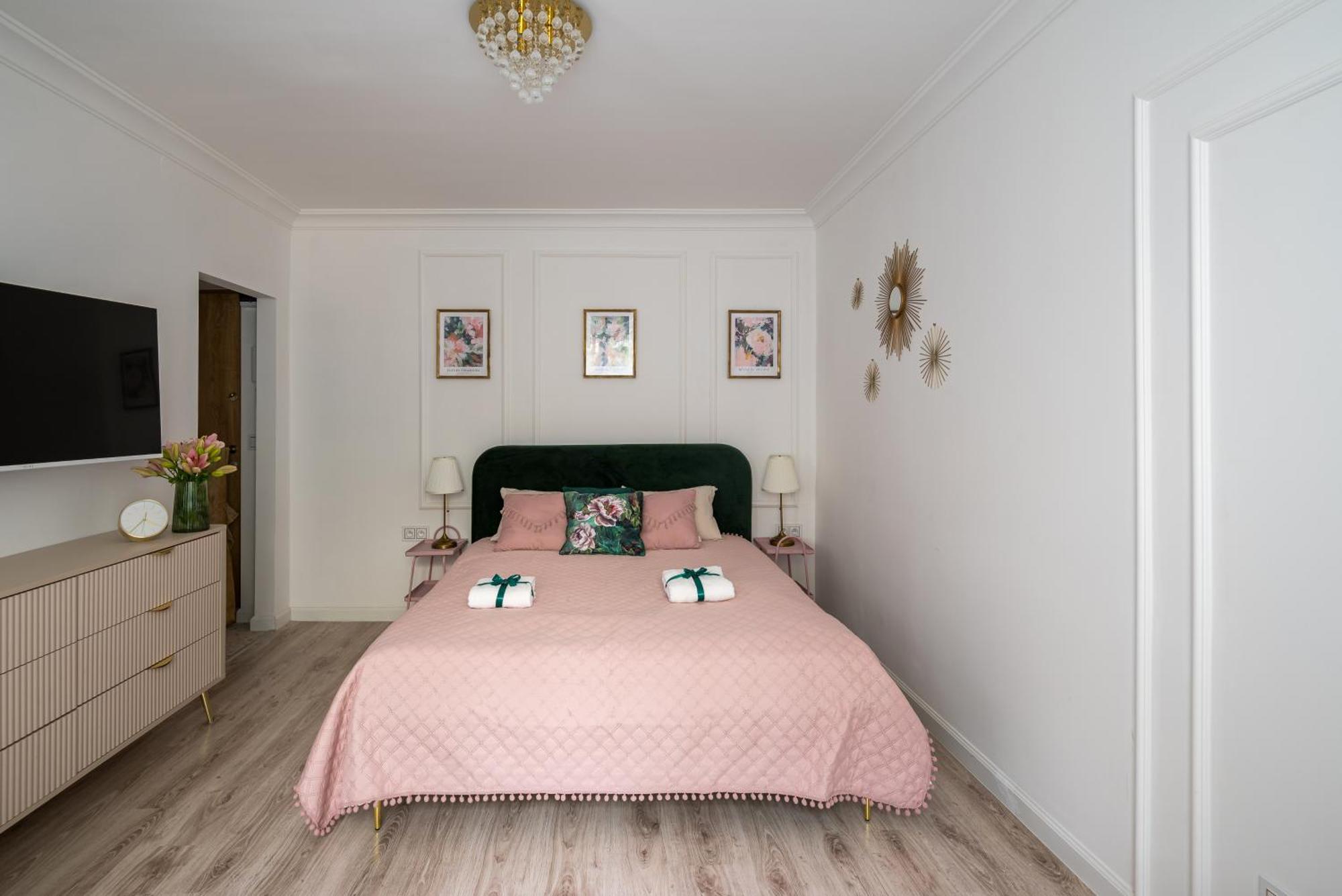 Lovely Downtown Studio At Most Lively Hoza Street, Discover Warsaw On Foot Exterior photo